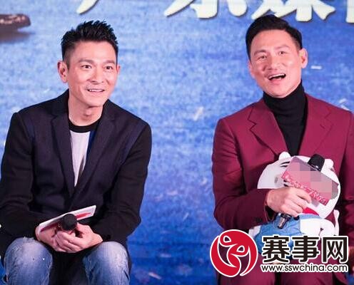 难堪了！歌神张学友台上热情歌唱却被喊刘德华