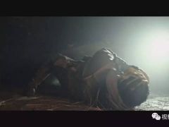 2017科幻惊悚电影《异形：契约》曝光飞船成员被异形袭击片段预告
